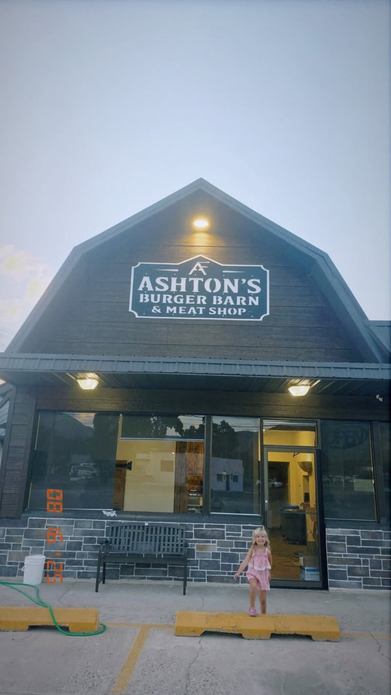 Ashton's Burger Barn storefront in Salem, UT